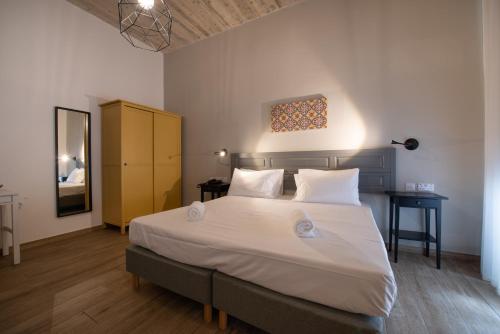 Postel nebo postele na pokoji v ubytování Chapter 5 Hotel