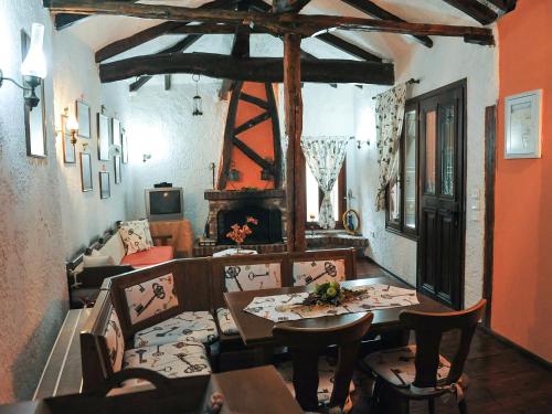 a room with a table and chairs and a living room at Guesthouse Xenios Zeus in Stavroupoli