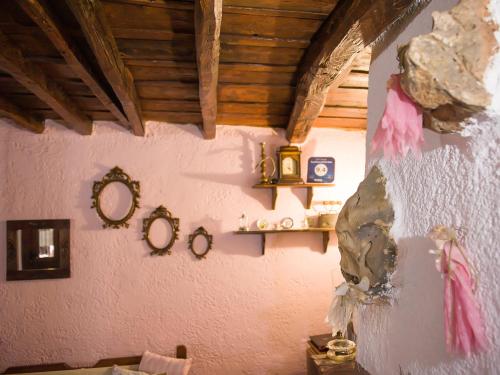 a room with a wall with clocks on the wall at Guesthouse Xenios Zeus in Stavroupoli