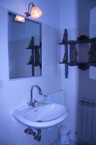 a white bathroom with a sink and a mirror at Il Casolare in Penna