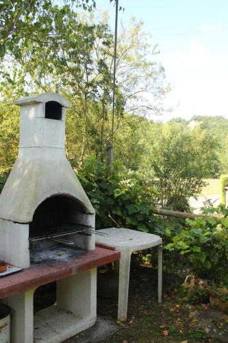 a pizza oven sitting on top of a bench at Il Casolare in Penna