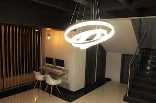 a room with a desk and a large light fixture at Hotel Doral Inn in Ibagué