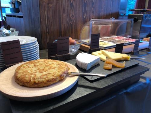 Comida en o cerca de este hotel