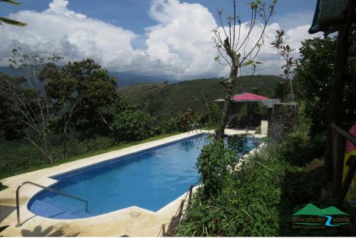 a swimming pool with a view of a mountain at Rinconcito Verde in Ujarrás