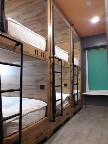Postel nebo postele na pokoji v ubytování FULL HOUSE capsule hostel