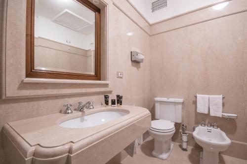 Ένα μπάνιο στο Hotel Vittoria