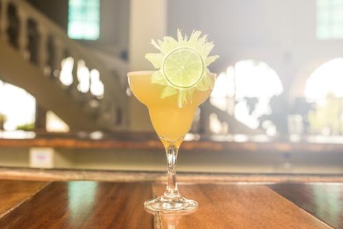 a drink with a lime on top of a table at Hotel Delfin Playa Bejuco in Esterillos Este