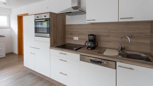Η κουζίνα ή μικρή κουζίνα στο Gästezimmer - Ferienwohnung 1 - Brauhaus Dürr