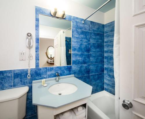 
a bathroom with a sink, toilet, and bathtub at Deja Resort All Inclusive in Montego Bay
