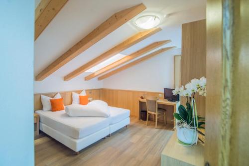 Postel nebo postele na pokoji v ubytování Hotel Sonnenhof