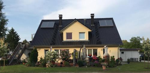 Taman di luar Ferienwohnung „Kranich“