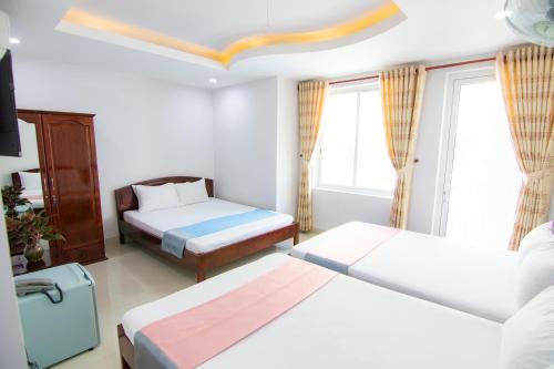 Postel nebo postele na pokoji v ubytování Thế Giang Hotel