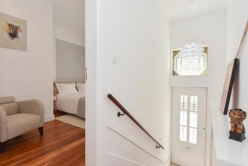 a hallway with a door leading to a bedroom at Oporto Lovely House in Porto