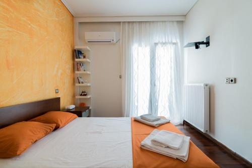 Säng eller sängar i ett rum på Seaside House in Voula
