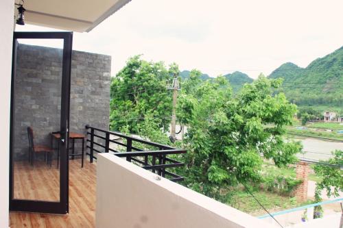 Pemandangan gunung umum atau pemandangan gunung yang diambil dari hotel