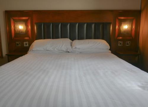 Ένα ή περισσότερα κρεβάτια σε δωμάτιο στο Crown & Anchor Inn