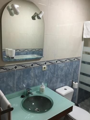 Kamar mandi di Apartamentos El Bosquexu