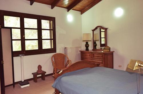 A bed or beds in a room at Seaside Villa in Alikes, Chalkida