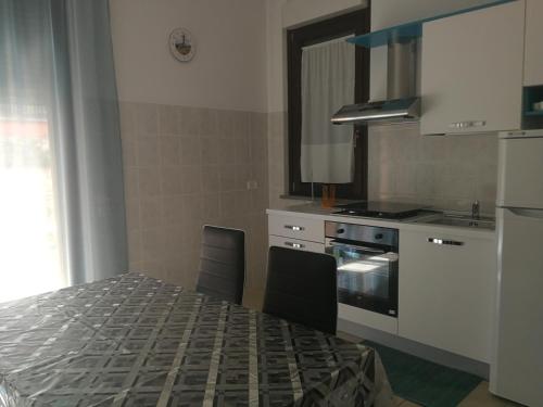 a kitchen with a table with chairs and a stove at Confortable Apartment in Vasto in Vasto