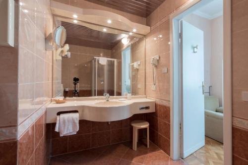 Kylpyhuone majoituspaikassa Hotel Maderno