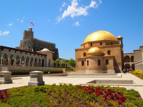 a building with a dome on top of it at Zukas Hause in Akhaltsikhe