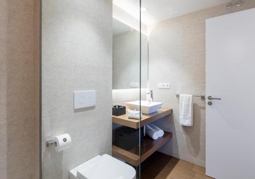Ванная комната в Francisco Silvela Apartment by Flatsweethome