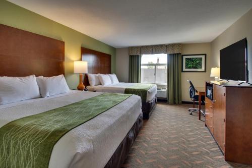 A bed or beds in a room at Wingfield Inn & Suites