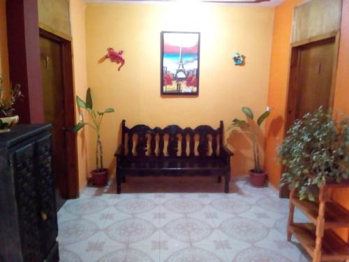 a living room with a couch and some plants at POSAD FAMILIAR EL PARAiSO in Xilitla
