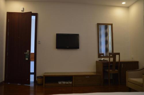 TV a/nebo společenská místnost v ubytování Phu Tho Hotel