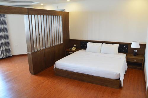 Postel nebo postele na pokoji v ubytování Phu Tho Hotel