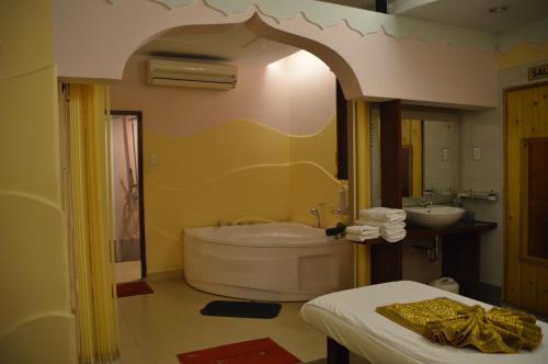 Ένα μπάνιο στο Phu Tho Hotel