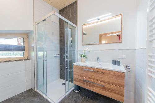 Ένα μπάνιο στο Ferienwohnung Hansenbauer