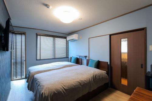 Кровать или кровати в номере Kulton Moct Kenroku