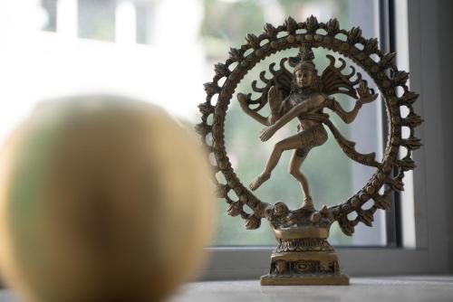 a statue of a woman in front of a mirror at Apartment in der Yogaschule in Cologne