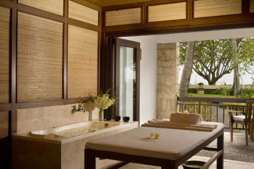 Μπαλκόνι ή βεράντα στο Villas at The Patra Bali Resort and Villas - CHSE Certified