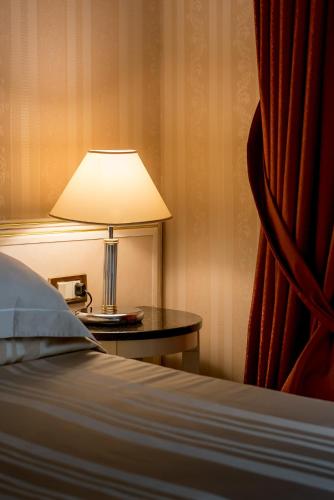 Postel nebo postele na pokoji v ubytování Hotel President