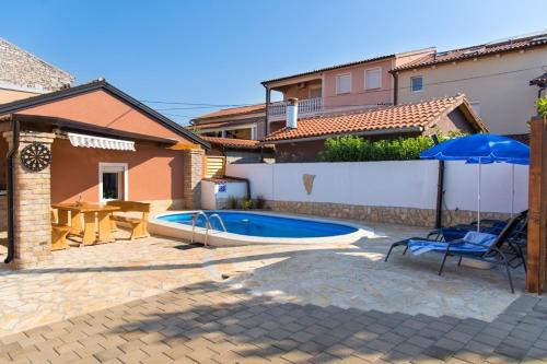 Holiday house Danny with pool – Photos 3