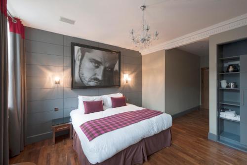Ένα ή περισσότερα κρεβάτια σε δωμάτιο στο Angels Share Hotel