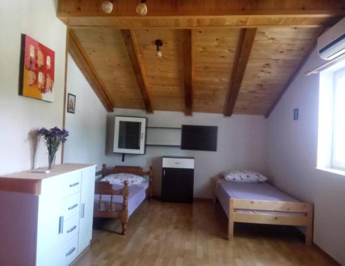3 bedroom house (6+2), Spinut, Split