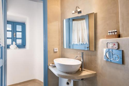 Koupelna v ubytování Pantelia Suites