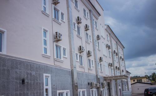 El edificio en el que está el hotel