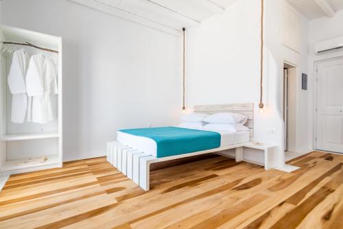 Ένα ή περισσότερα κρεβάτια σε δωμάτιο στο Milesian Suites