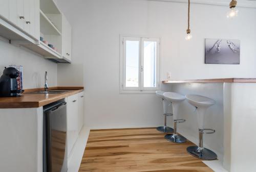 Η κουζίνα ή μικρή κουζίνα στο Milesian Suites