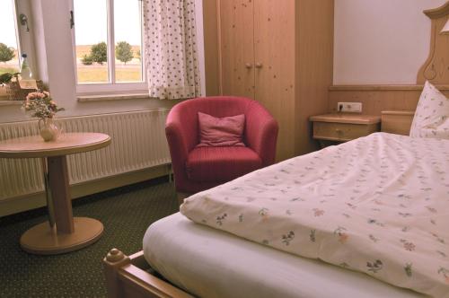 Postel nebo postele na pokoji v ubytování Hammermühle Hotel & Gesundheitsresort