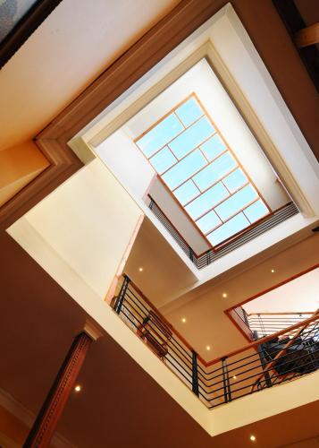 a skylight in the ceiling of a house at Hotel Boutique Acontraluz in Valparaíso