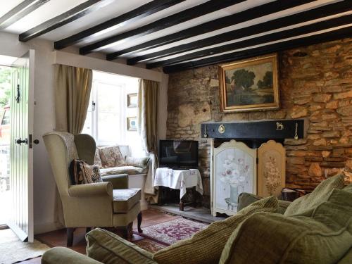 A seating area at Pixie Cottage 