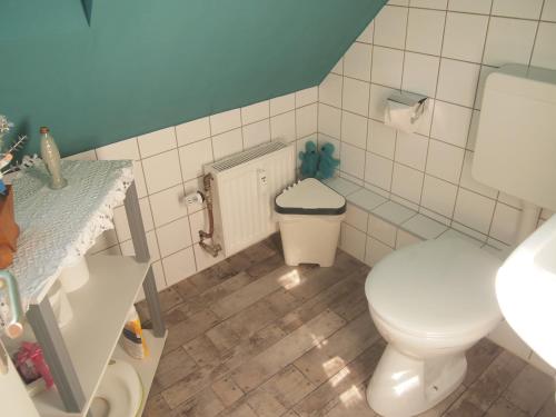 A bathroom at Fewo Sonnenschein