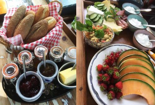 a table with a plate of food with cheese and bread at Bed & Bentwoud in Benthuizen