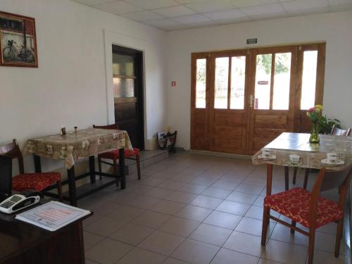 Edelweiss guesthouse, glamping and campingにあるレストランまたは飲食店