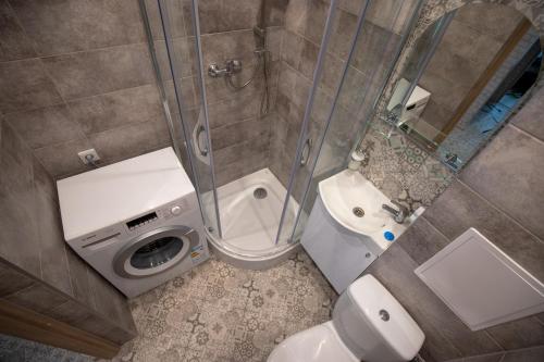 Ένα μπάνιο στο JDK Apartamenty Serbinowska 53m2 6-osobowy